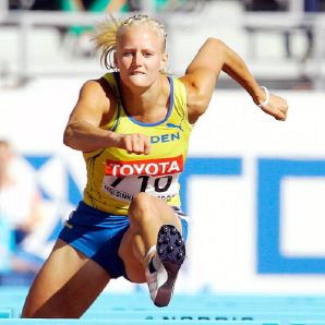 a woman athlete struting her skills 7777