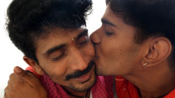 gay kiss india 81104gm a 6KmZy 22980