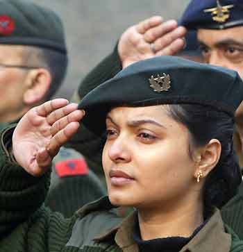 indian woman armed officer 5106