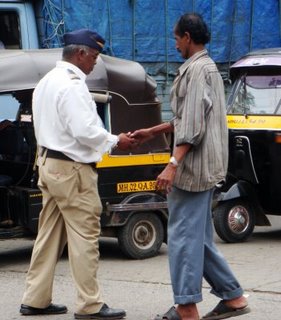 mumbai police taking bribes YlmEX 6943
