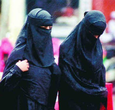 veiled muslim women 7333 k2c7p 6943
