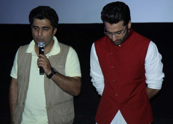 1ku7p1rs4hbnvpkt.D.0.Director-Syed-Ahmad-Afzal-with-Jackky-Bhagnani-at-film-YOUNGISTAN-first-look-launch-in-Mumbai