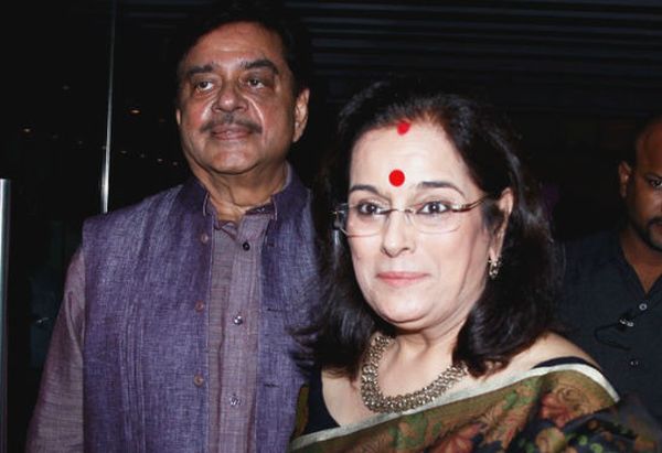 Shatrugan and Poonam Sinha at the Lootera Success Bash at Escobar