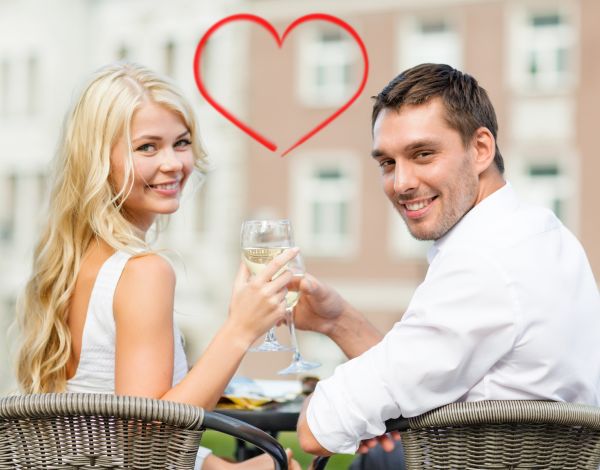 smiling couple drinking wine in cafe