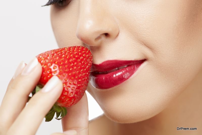 Stem a strawberry using a straw