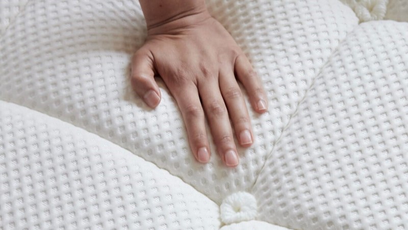 Differences Between A Euro-Top and Pillow-Top Mattress